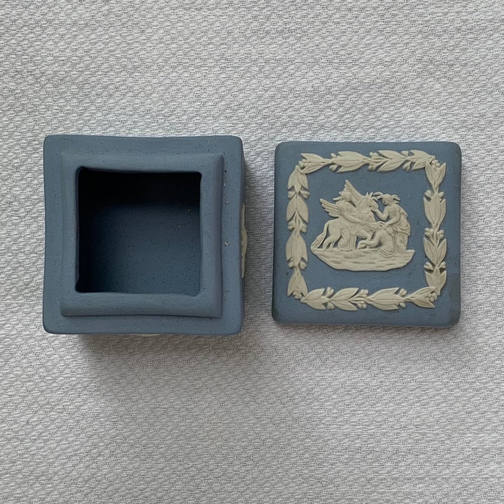 Vintage Wedgwood Pale Blue Jasperware Small Square Ring/Jewelry/Trinket Box - Picture 7 of 10